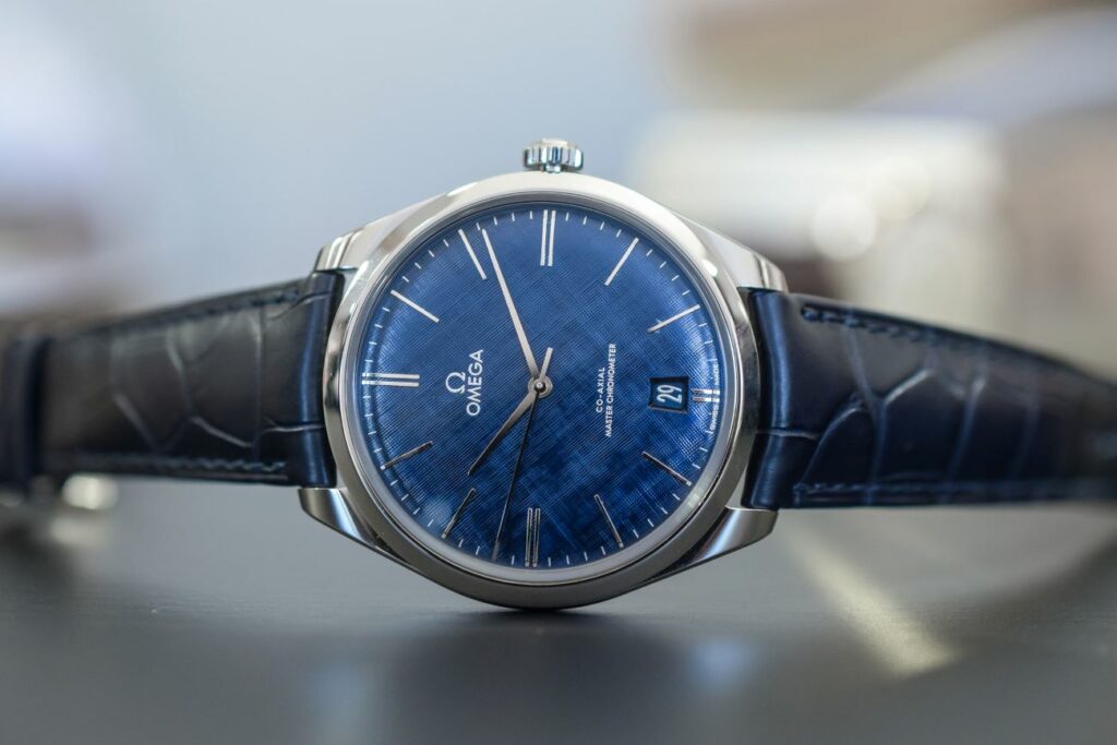 Omega De Ville Tresor VOYAGE magazine