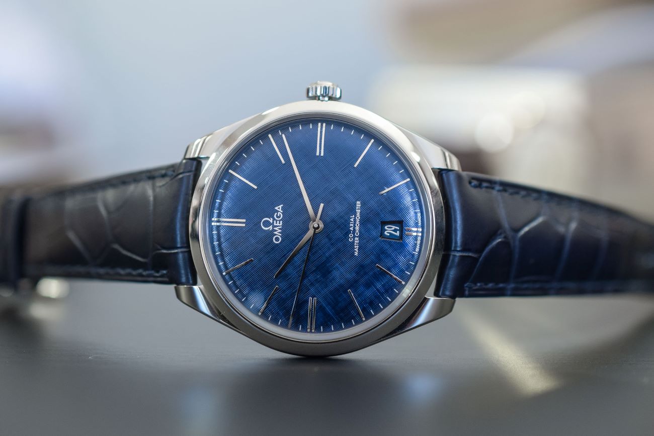 Omega De Ville Tresor VOYAGE magazine